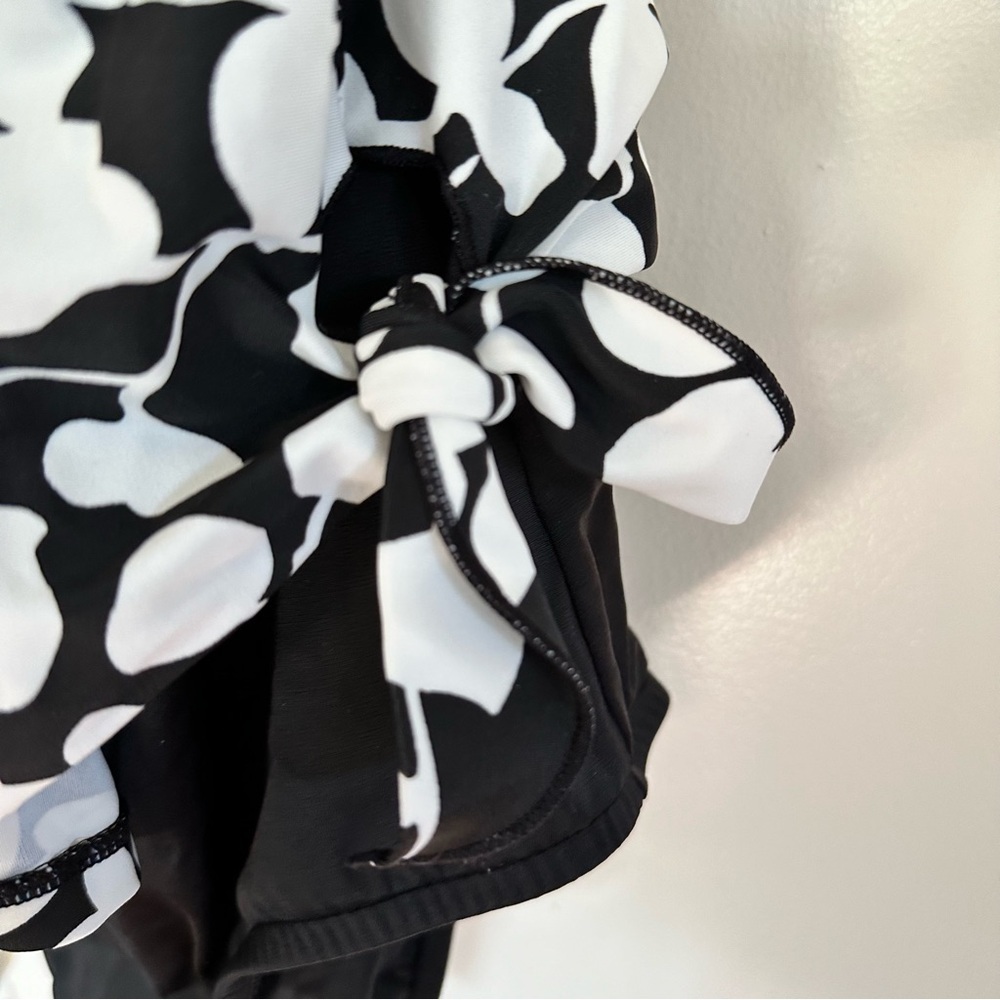 EUC Maxine of Hollywood Azul Plus20W Wide Black&White Floral Vines tankini - Picture 4 of 14